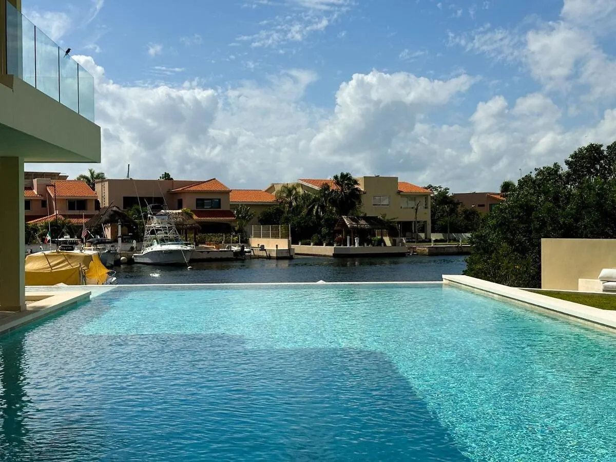 Azure Caribbean Citrine Apartment Puerto Aventuras