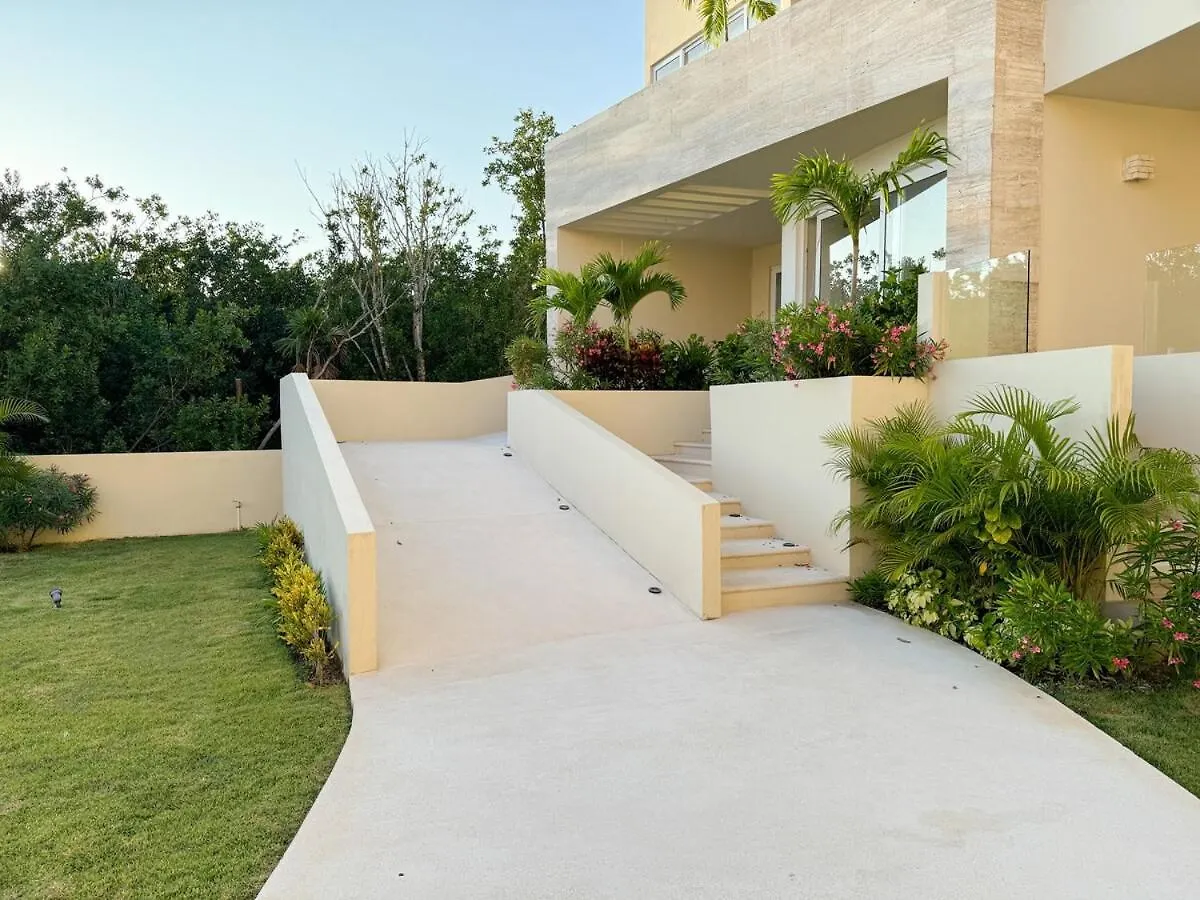 Azure Caribbean Citrine Apartment Puerto Aventuras